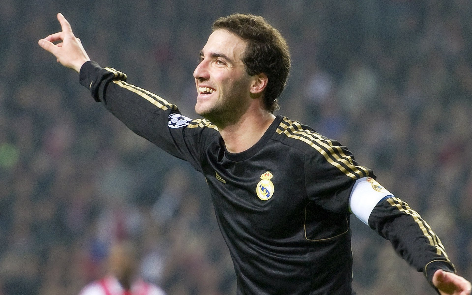 “中国足球产业链布局逐步完善，跨界合作频繁”，中国足球产业白皮书